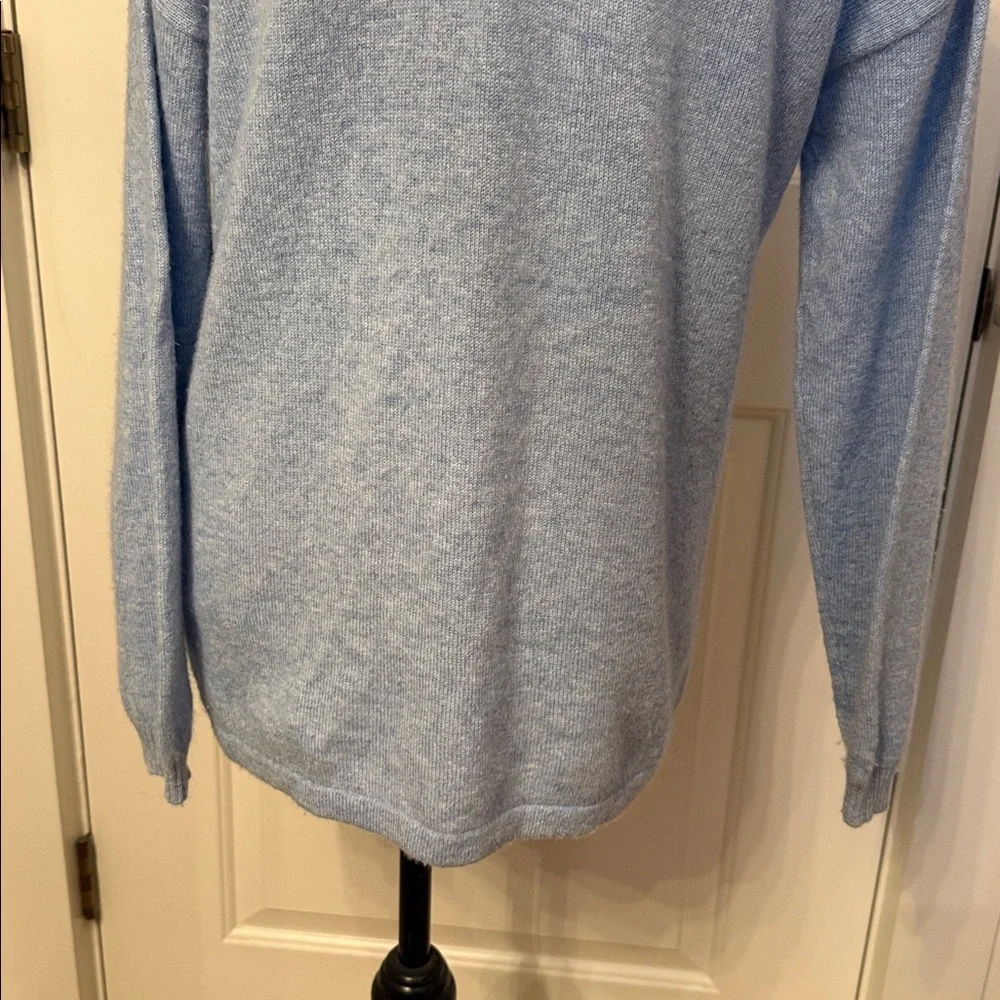 J. McLAUGHLIN SWEATER V-NECK & BACK LIGHT BLUE CASHMERE LONG SLEEVE SIZE S